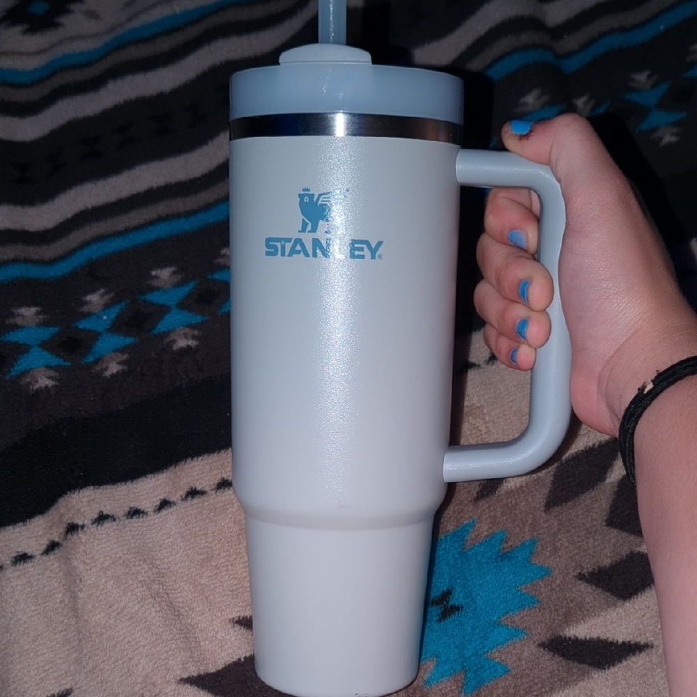 Stanley Classic White Travel Mug with Handle - Picture 1 of 1